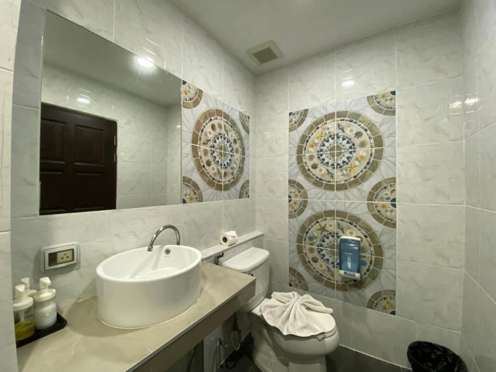 77 PATONG HOTEL & SPA