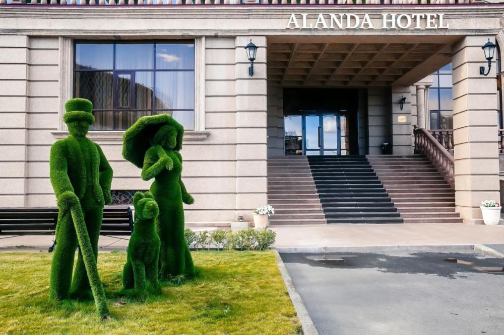 Alanda Hotel & Apartments