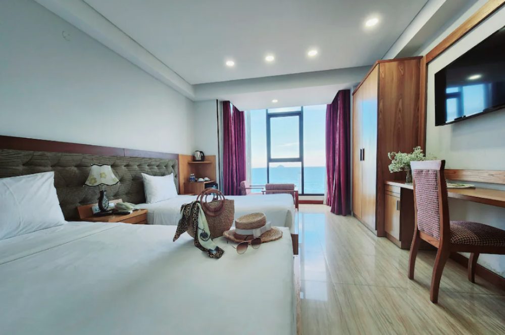 Happy Light Hotel