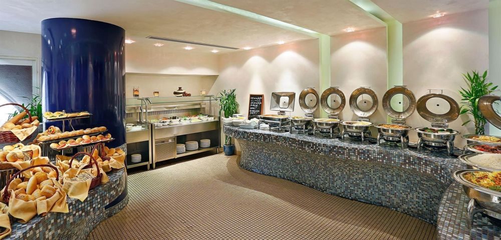 City Seasons Al Hamra Hotel