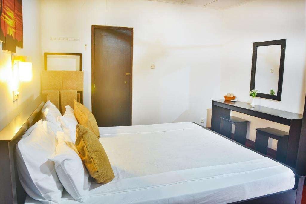 JLH Beach Hotel (ex Whispering Palms)