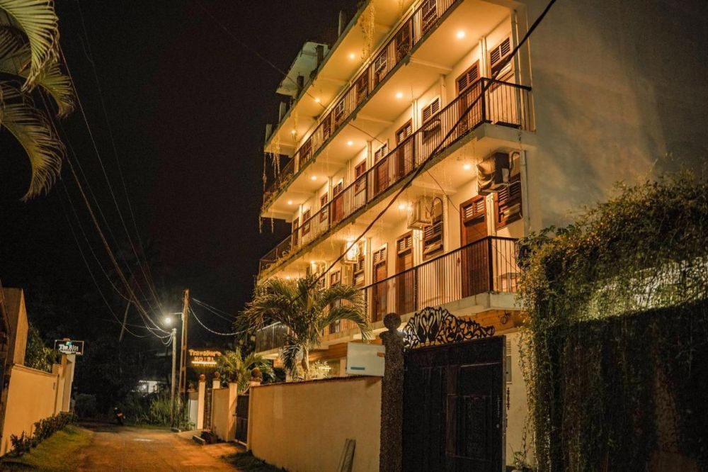 Travellers Hotel