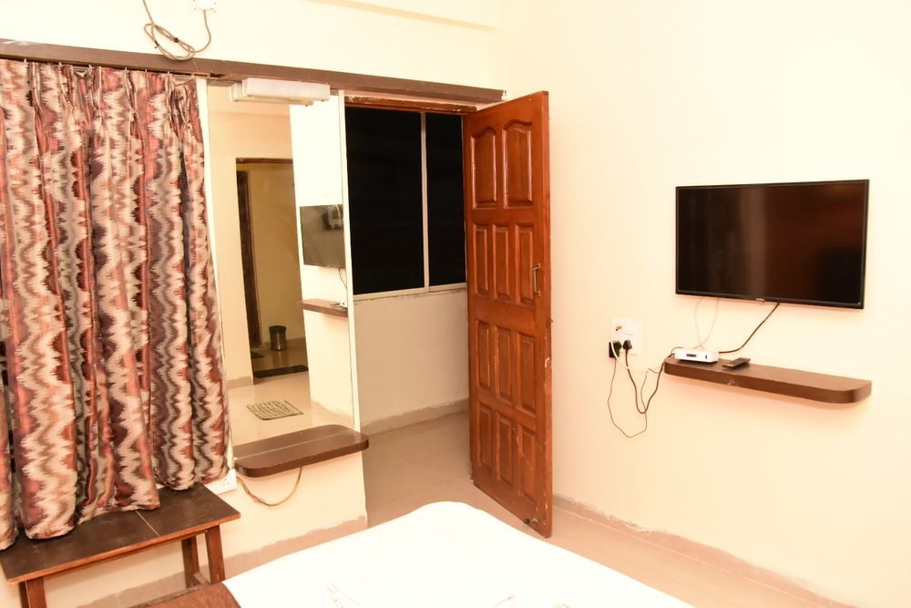 Hotel Rajeshwar (Ex Hotel Aananda)