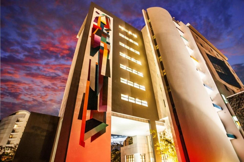 Фото отеля Hennessy Park Hotel