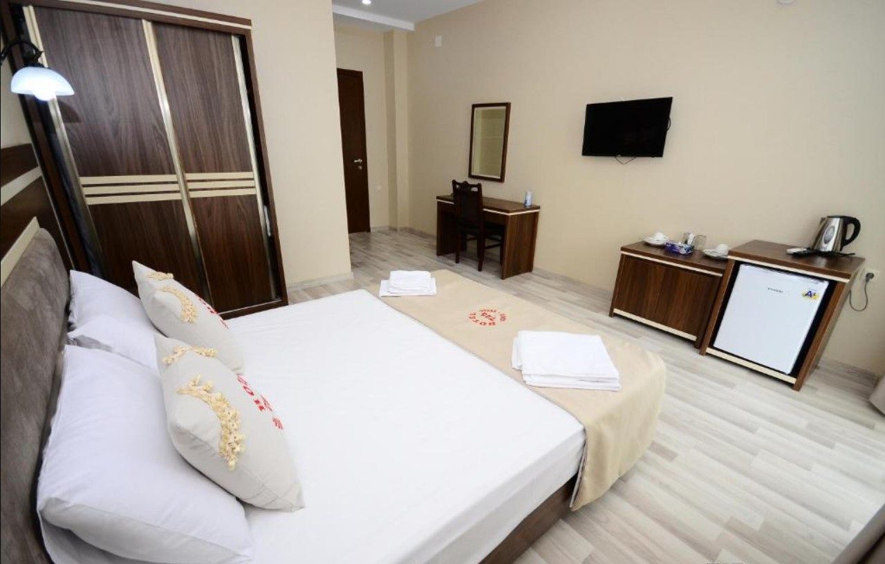 HOTEL 725 B