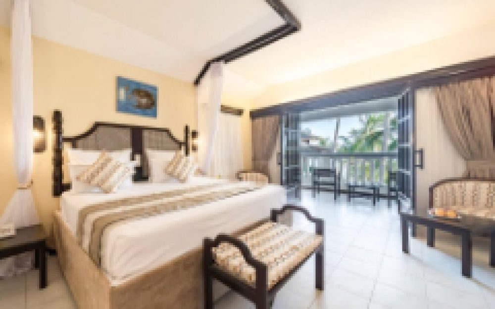 PrideInn Flamingo Beach Resort