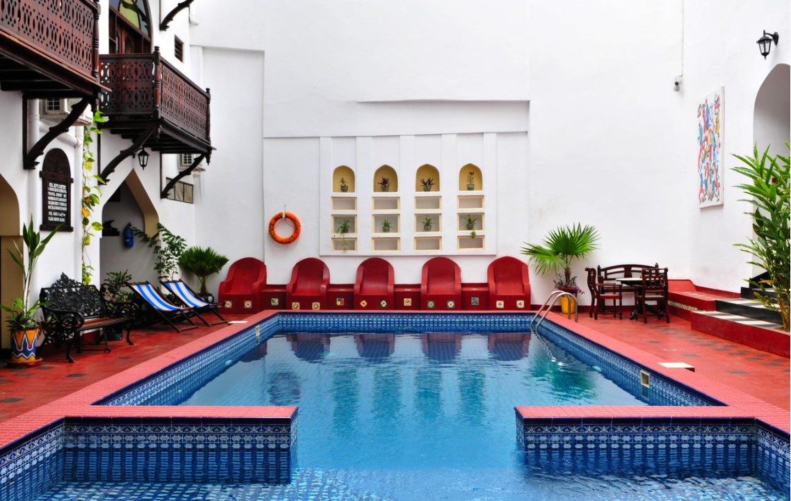 Фото отеля Dhow Palace Hotel