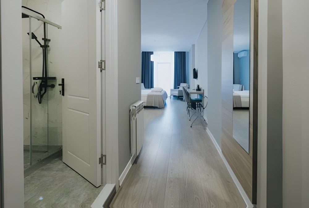 KOMUNNA LUXE HOTEL AND APARTMENTS