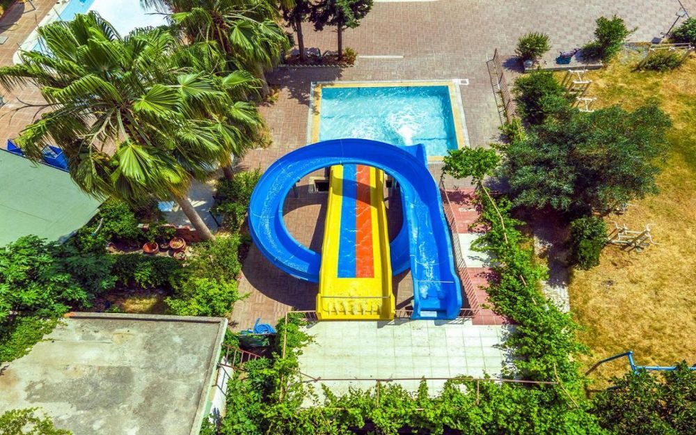 GRAND BAHAMA BEACH HOTEL