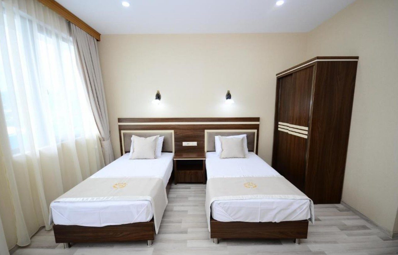 HOTEL 725 B