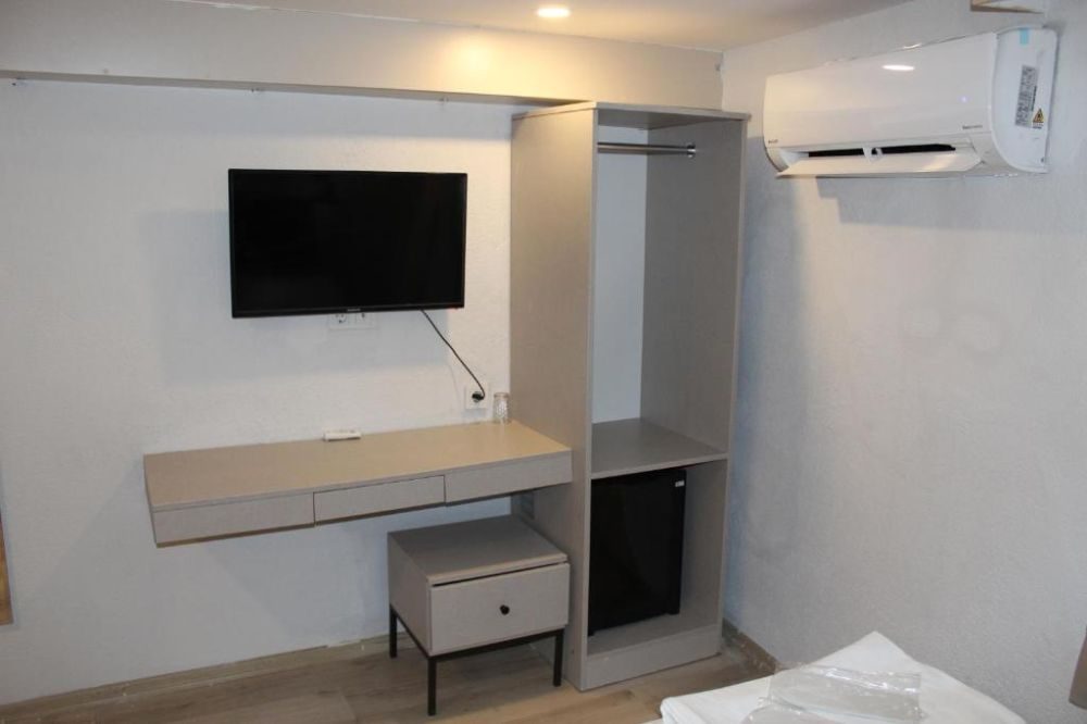 THE LOLA HOTEL