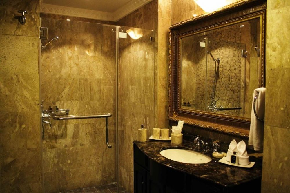 FOUR SEASONS PLACE