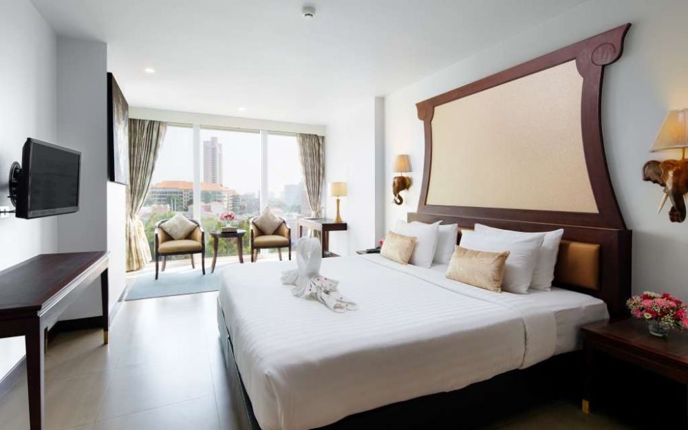 Aiyara Grand Hotel