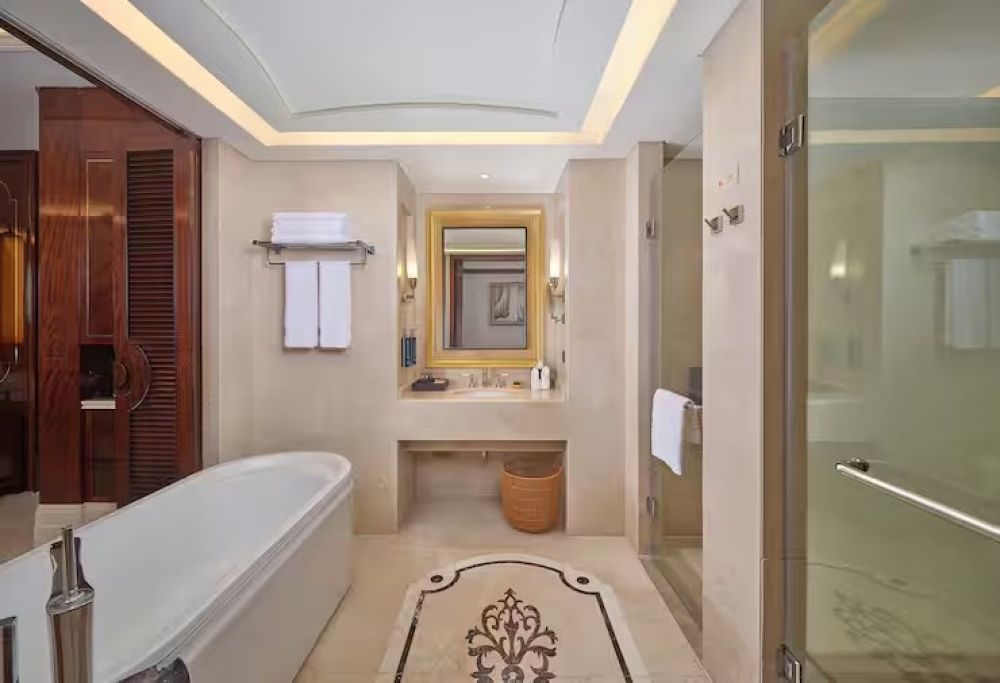 DoubleTree by Hilton Sanya Bay