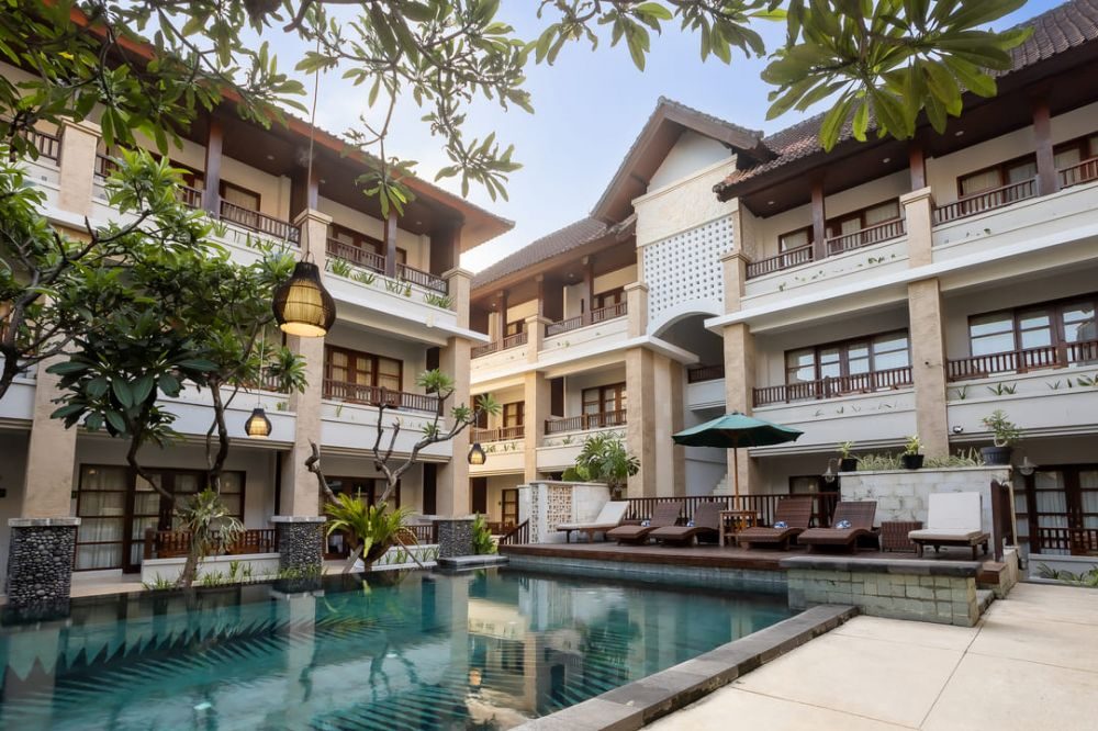 Fourteen Roses Beach Hotel