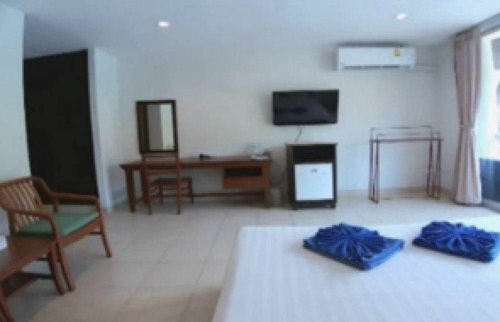 KARON LIVING ROOM