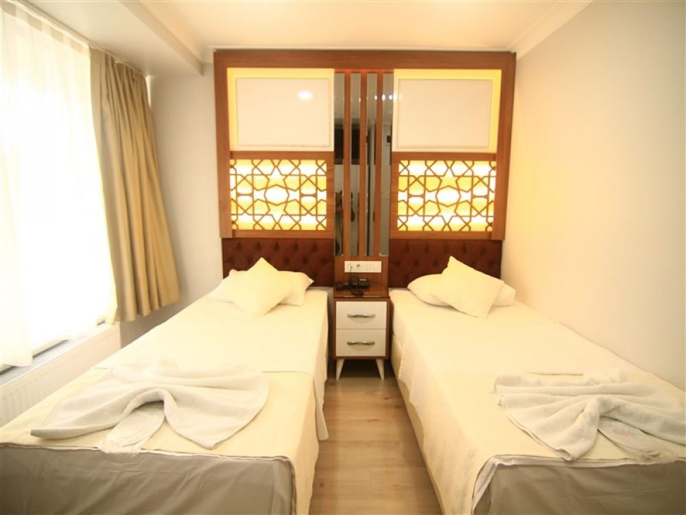 GRAND LIZA HOTEL