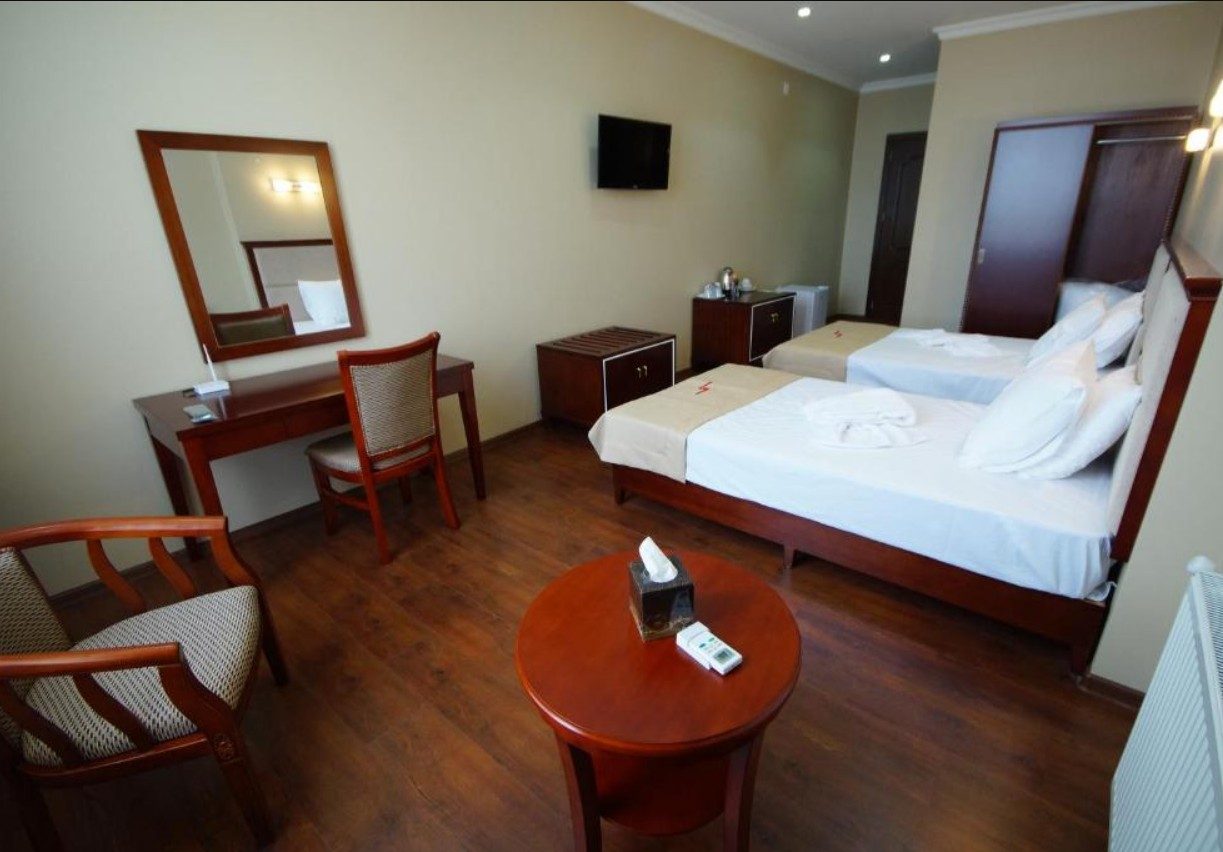 HOTEL 725