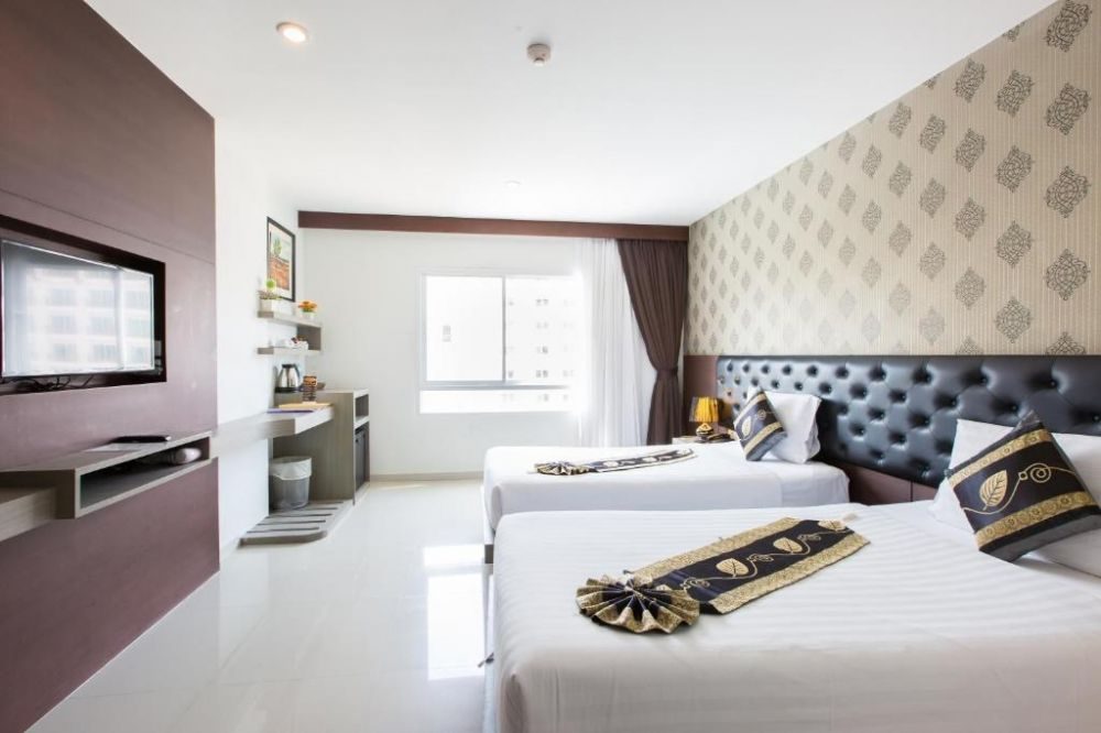 HEMINGWAYS SILK HOTEL