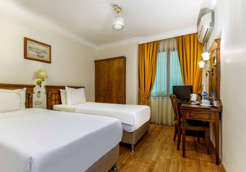 GOLDEN CROWN HOTEL