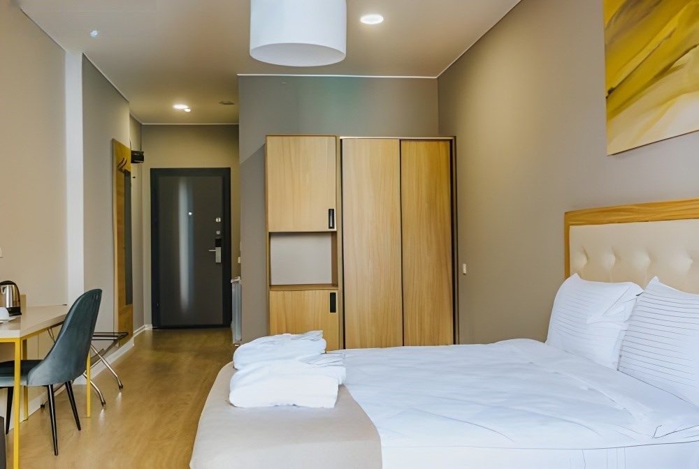 KOMUNNA LUXE HOTEL AND APARTMENTS