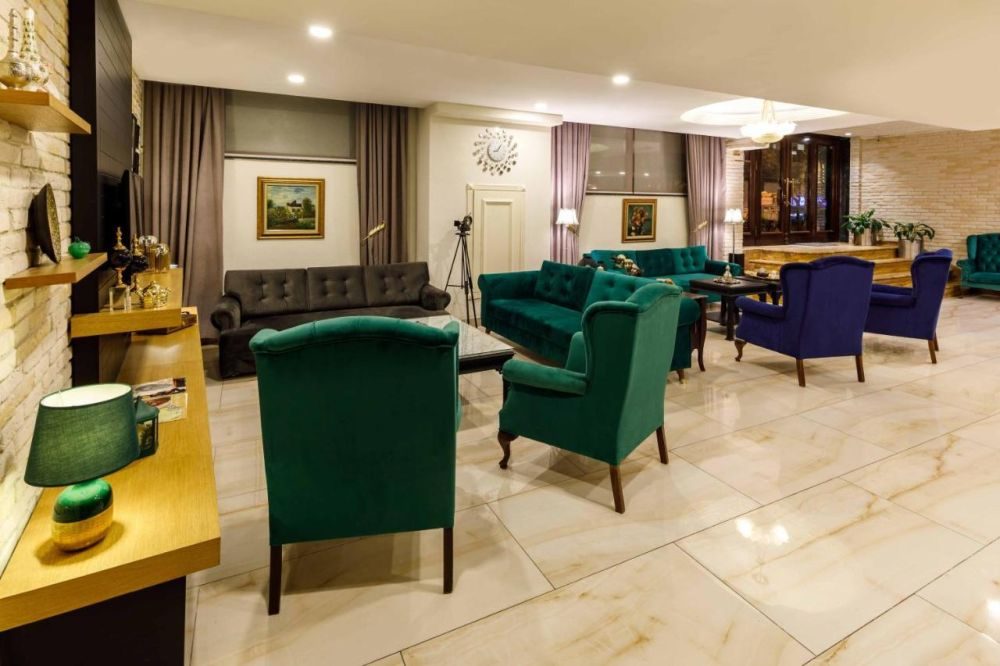 GOLDEN CROWN HOTEL