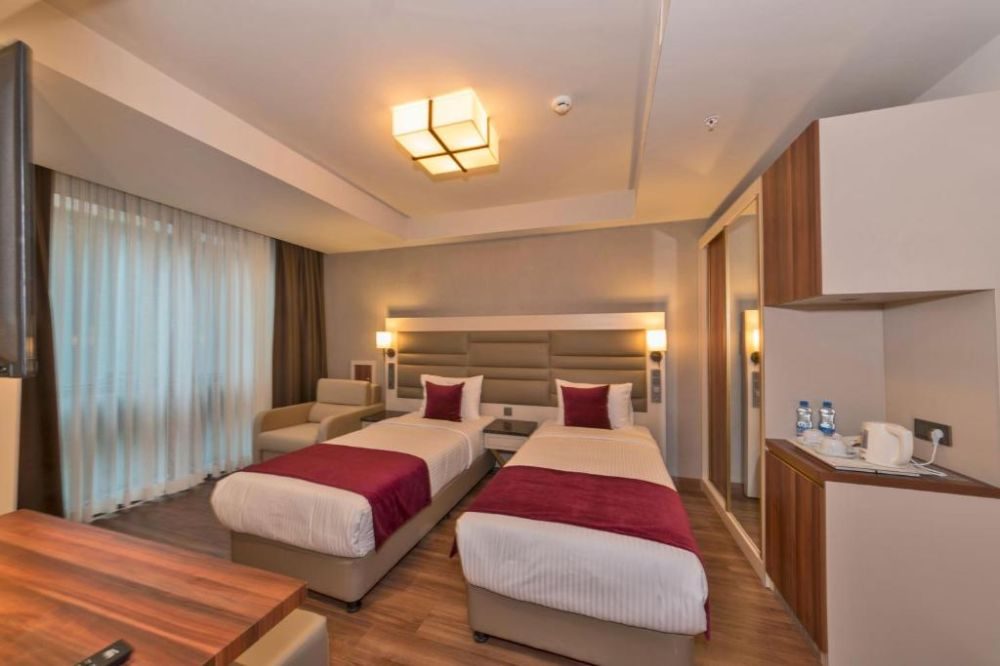 GOLDEN ROYAL HOTEL