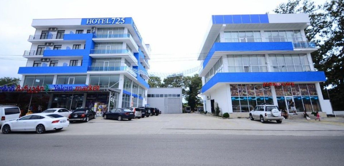 HOTEL 725 B