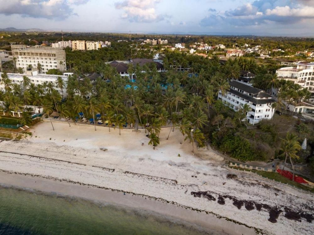 Фото отеля PrideInn Flamingo Beach Resort