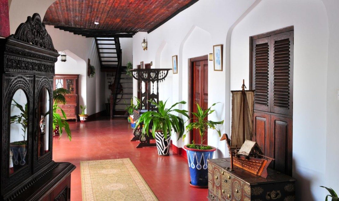 Dhow Palace Hotel