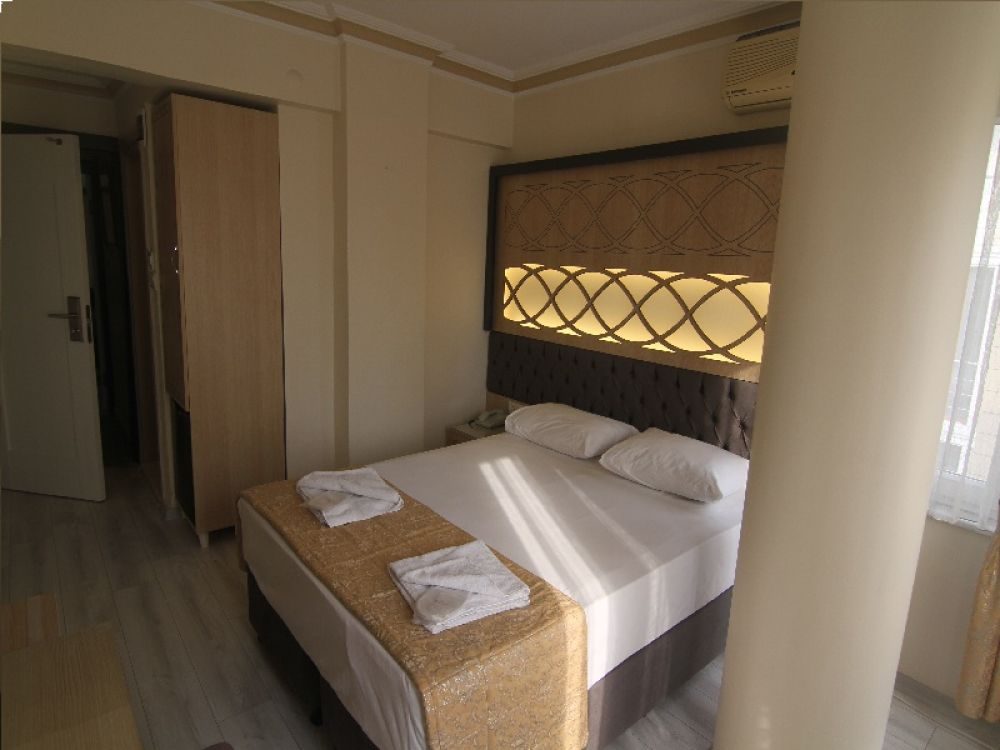 GRAND LIZA HOTEL