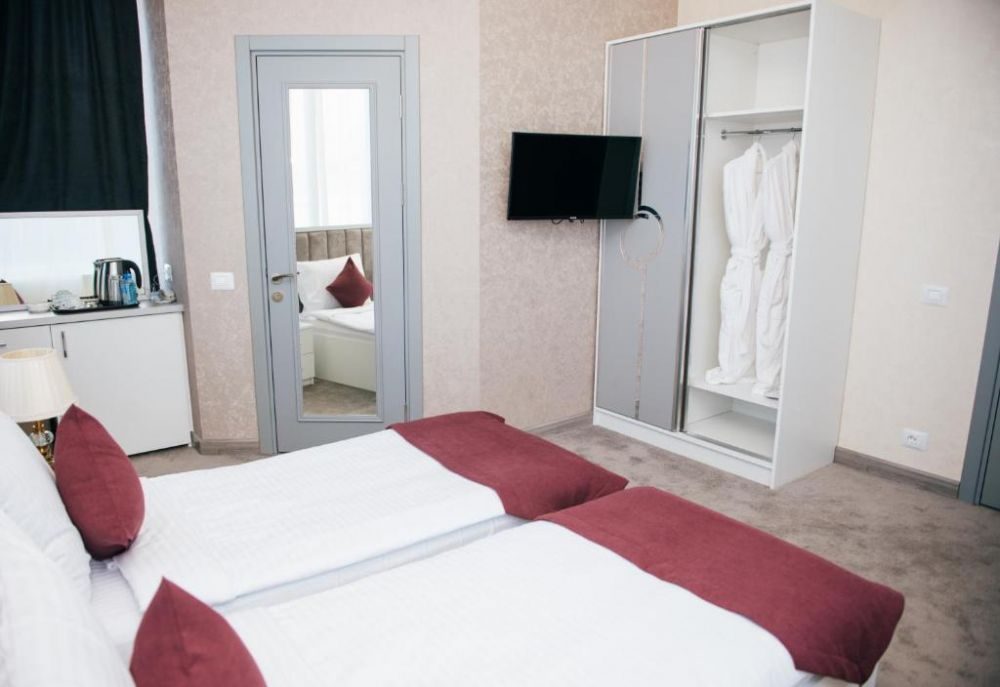 Sunday Hotel