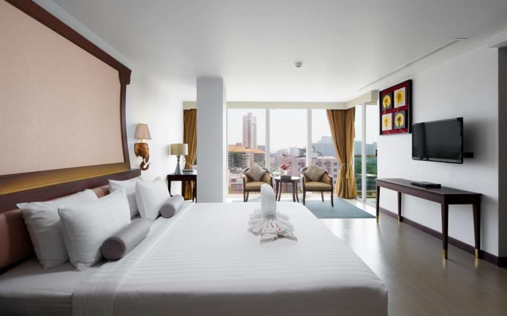 Aiyara Grand Hotel