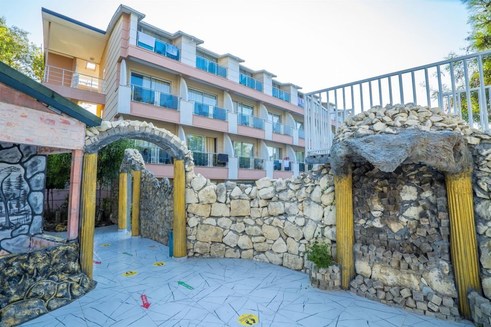 CLUB APERION BEACH HOTEL